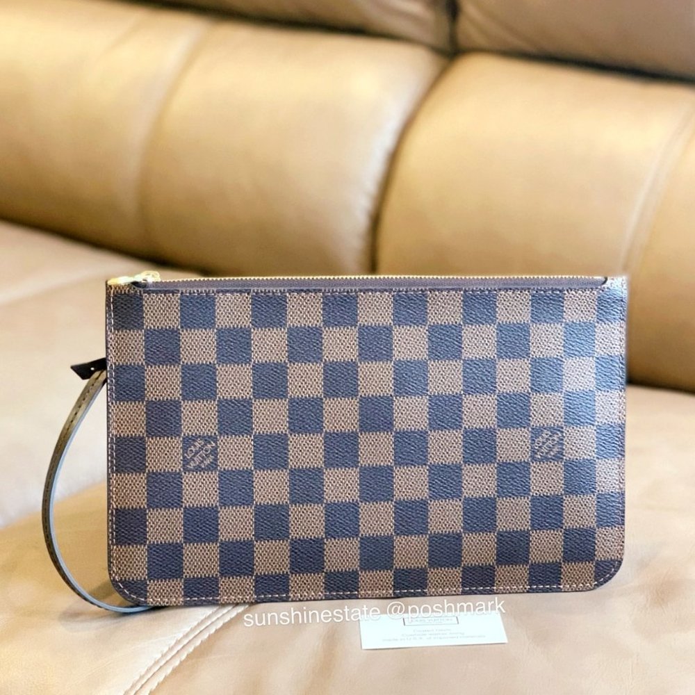 Louis Vuitton Neverfull MM Wristlet pouch